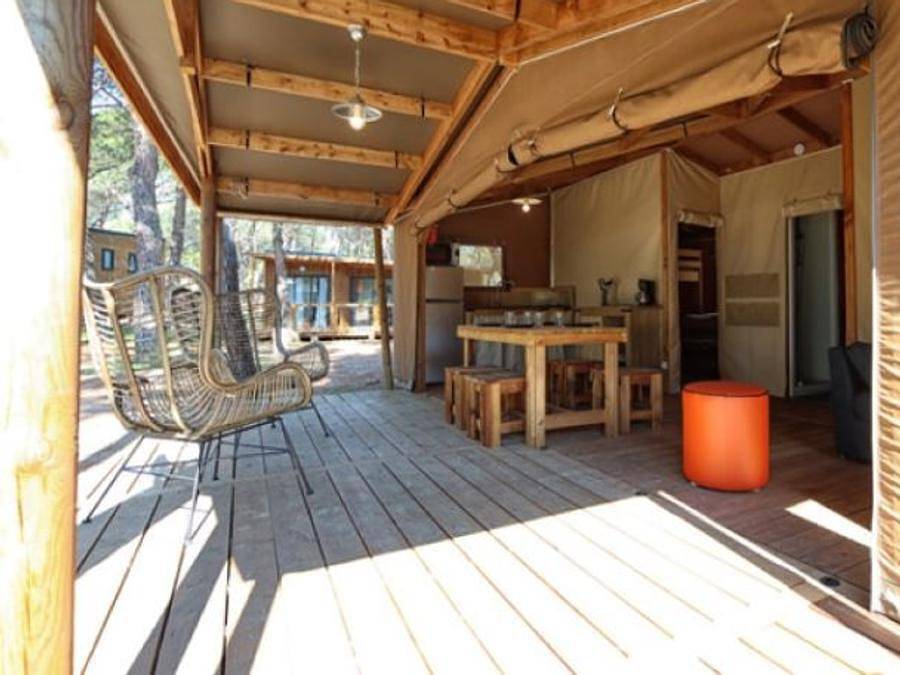 Camping Le Cottage Fleuri - Tente en toile et en bois 4 personnes - Lodge sans sanitaires in La Tranche-sur-Mer, Vendée