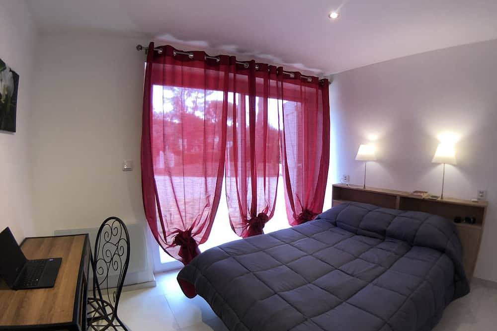 Entire apartment, Alba' Superb 4* single storey 120m² apartment in Puget-sur-Argens, Draguignan region