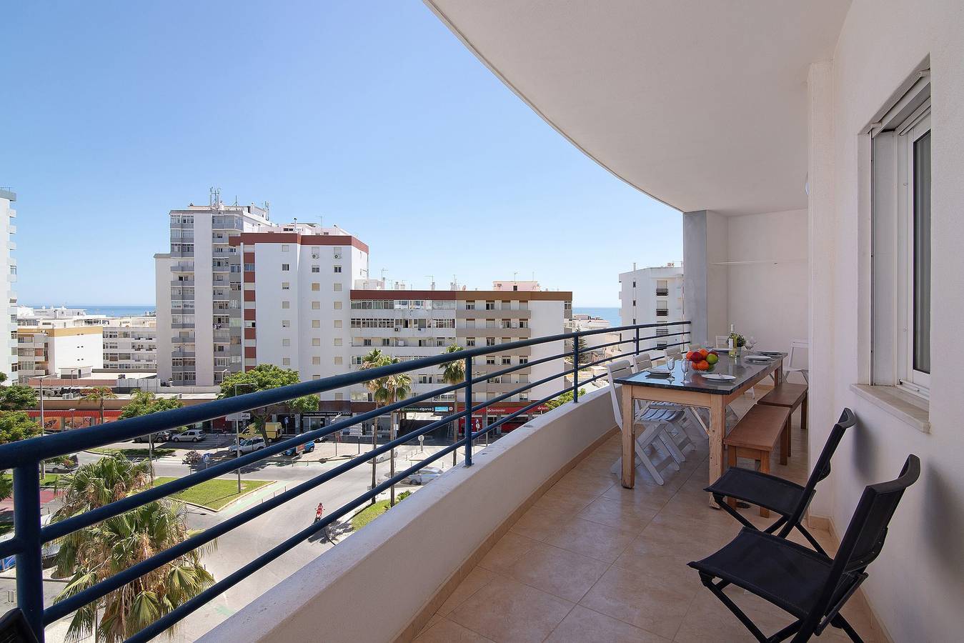 Entire apartment, Apartment 'Quarteira Beach Iii' with Balcony, Wi-Fi and Air Conditioning in Quarteira, Faro District