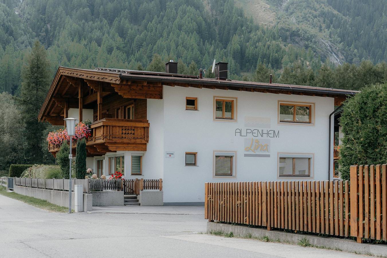 Ganze Ferienwohnung, Appartement "Alpenrose" in Längenfeld, Ötztal