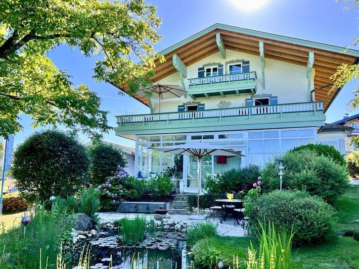 Ferienwohnung für 2 Personen, mit Balkon und Terrasse sowie Garten und Seeblick in Rimsting