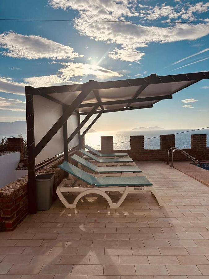 Villa pour 4 personnes, avec Balcon et Terrasse ainsi que Piscine et Vue