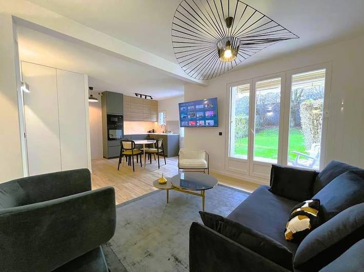 Appartement de vacances pour 5 personnes, avec jardin et terrasse ainsi que piscine et vue