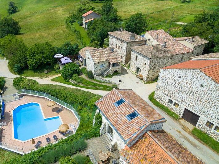Tente pour 4 personnes, avec Piscine en Ardèche