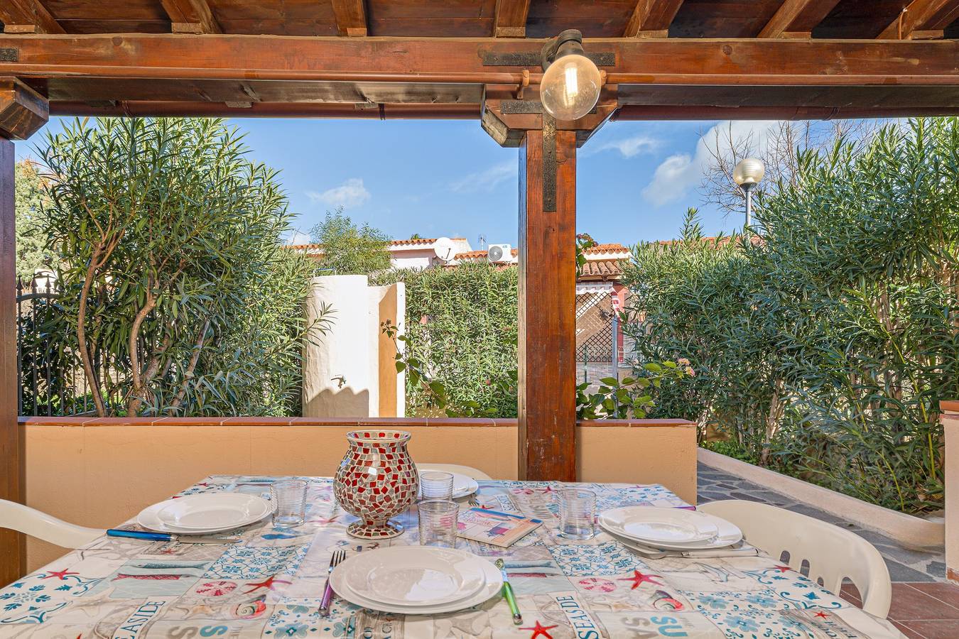 Holiday Home 'Villetta Tamerici' with Private Terrace, Private Garden and Air Conditioning in Lu Miriacheddu, San Teodoro