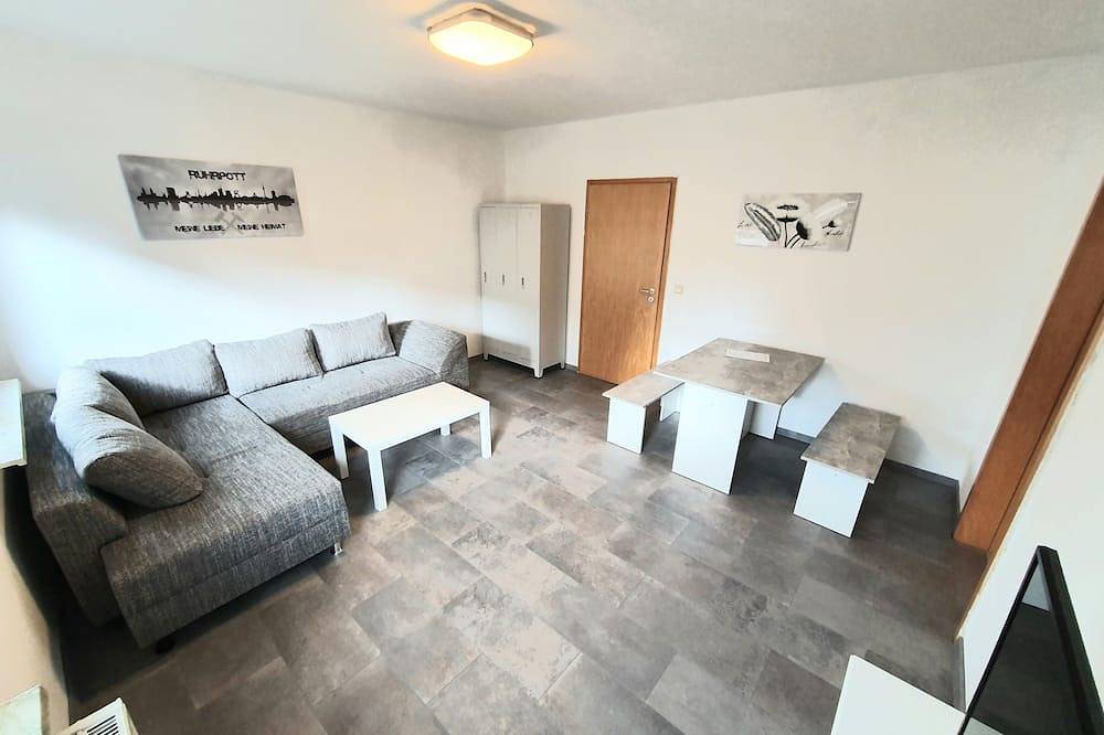 Ganze Wohnung, Ferienwohnung Lieblingsmensch mit Terrasse und Parkplatz nähe Centro in Oberhausen, Ruhrgebiet