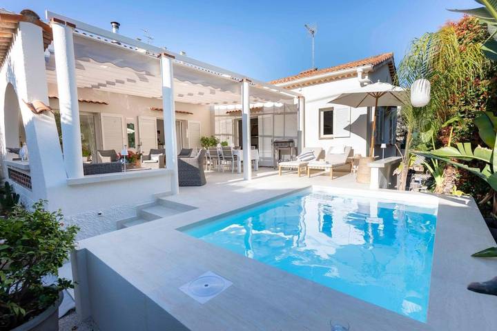 Villa pour 4 personnes, avec jardin et piscine
