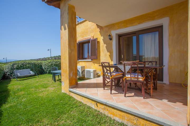 Gîte pour 4 personnes, avec piscine et terrasse à Pittulongu - 2