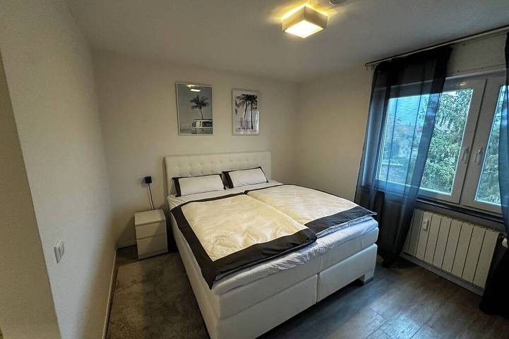 Ganze Wohnung, Zentrale 3-Zi Wohnung Karlsruhe | 2 Balkone & WLAN in Karlsruhe, Rheinebene