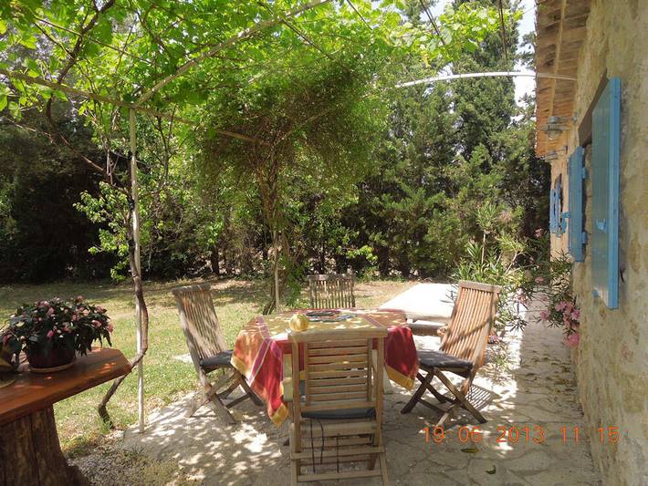 Gîte pour 3 personnes, avec terrasse ainsi que jardin et piscine, animaux acceptés dans le Vaucluse - 2