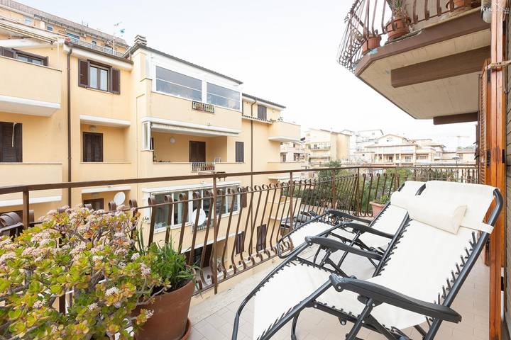 Ganze Wohnung, Ferienwohnung für 5 Personen mit Balkon/Terrasse in Ladispoli, Rom Provinz