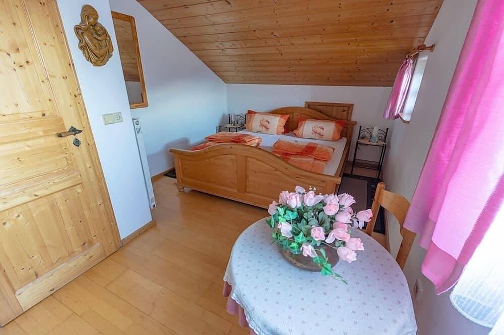 Ganze Wohnung, Ferienhaus | 80qm großes Ferienhaus für bis zu 5 Personen mit großer Terrasse in Fürstenstein, Ostbayern