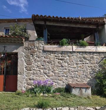 Gîte pour 6 personnes, avec terrasse et vue à Saint-André-de-Majencoules