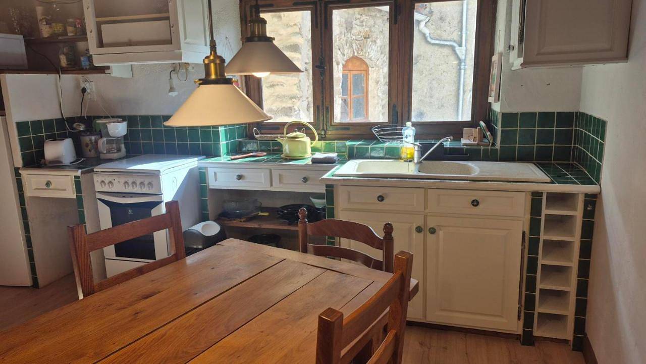 Two-Bedroom House in Saint-Floret, Région de Besse-et-Saint-Anastaise