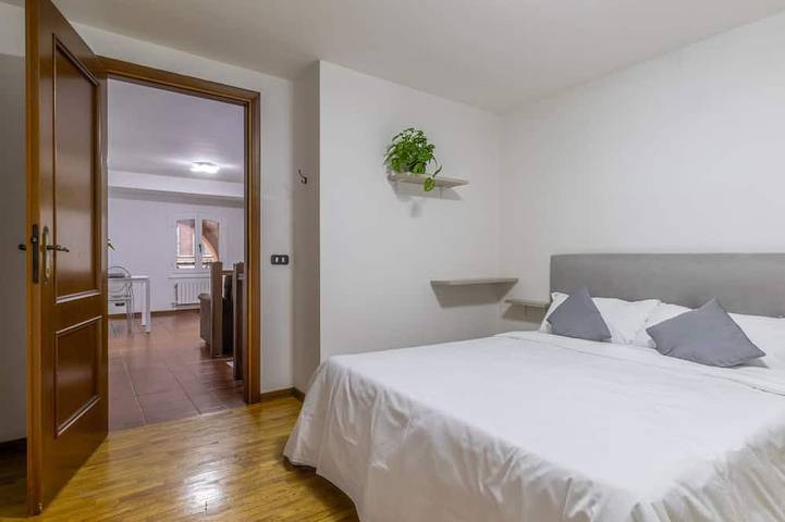 Entire apartment, Ottonelli Street Stay Wi-Fi | 2 guests Ztl Pass in Modena, Modena Province