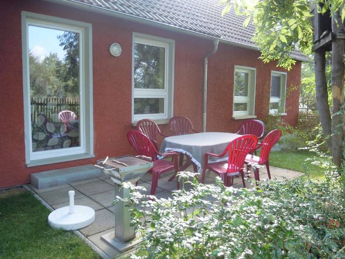 Ferienwohnung für 4 Personen, mit Terrasse und Garten sowie Ausblick in Kranichfeld