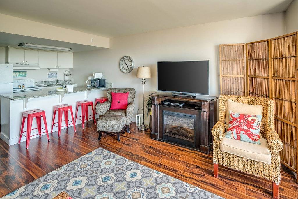 Ganze Wohnung, Wunderschön aktualisierte Wohnung. Zugang zum Pool. Keine Reinigungsgebühren in Gearhart, Clatsop County