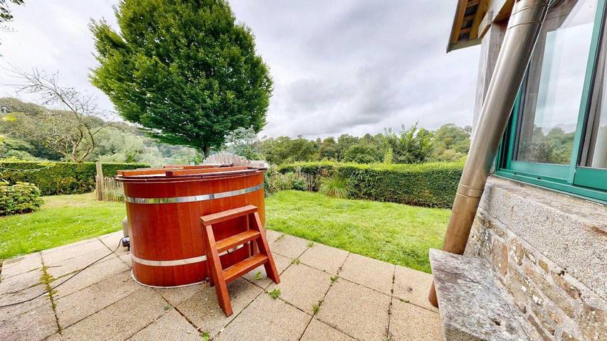 Location de vacances pour 30 personnes, avec jacuzzi et jardin, animaux acceptés à Hambye - 2