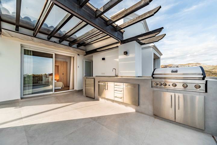 Entire apartment, Altos La Quinta 2 | Rooftop Sea View Penthouse Bbq in Marbella West, Benahavís