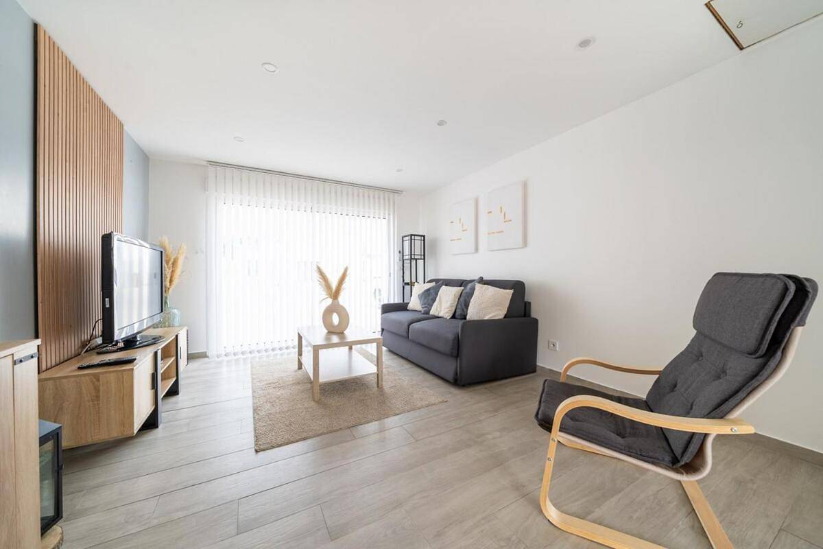 Appartement entier, One-Bedroom Apartment in Port-de-Bouc, Côte méditerranéenne (France)