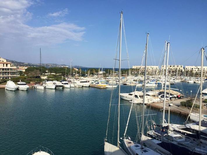 Ferienwohnung für 14 Personen, mit Ausblick und Pool sowie Garten, mit Haustier in Cogolin