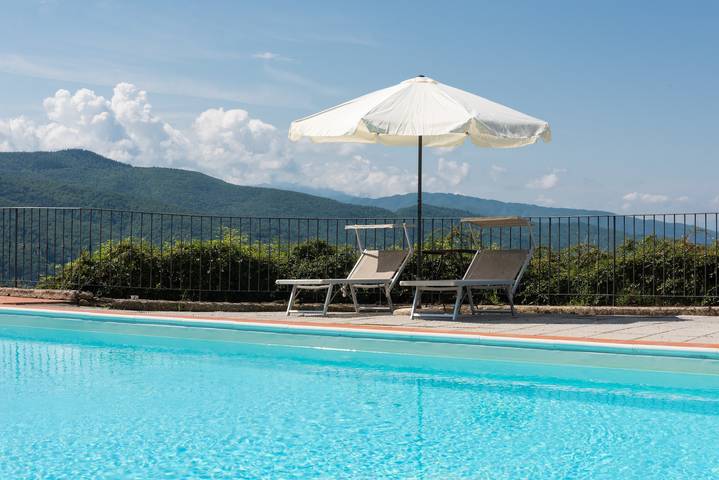 Agriturismo 'Universal Harmony - Cardellino' con vista sulle montagne e piscina in comune in Dicomano, Firenze province