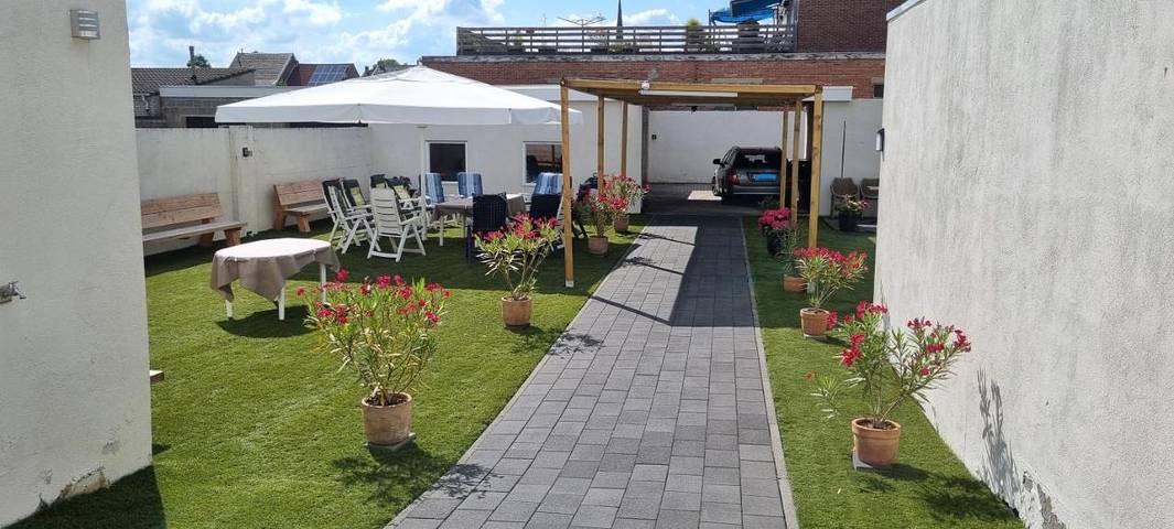 B&b voor 2 personen, with Terras and Tuin as well as Uitzicht in Landgraaf