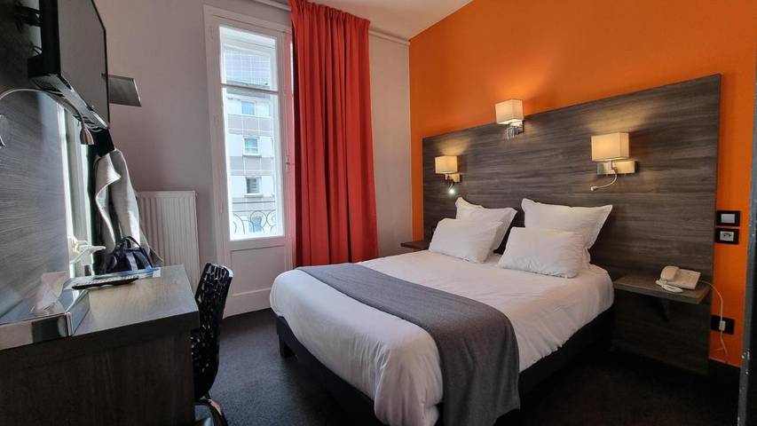 Hôtel pour 3 personnes, avec terrasse dans Gare De Chambery Challes Les Eaux - 2