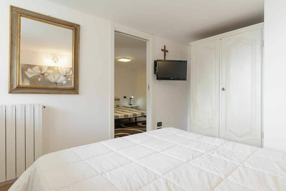 Appartamento intero, Incantevole appartamento per 4 ospiti con piscina, Wifi e Tv in Latte (Ventimiglia), Ventimiglia
