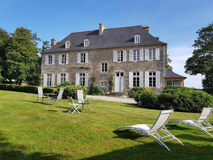 Location de vacances pour 2 personnes, avec vue et jardin à Quintin