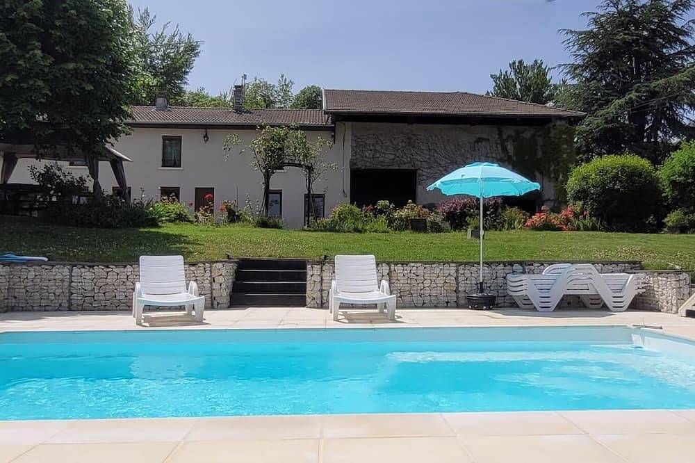 L'Écoline 5-Star Vacation Rental in Saint-Pierre-de-Bressieux, Isère