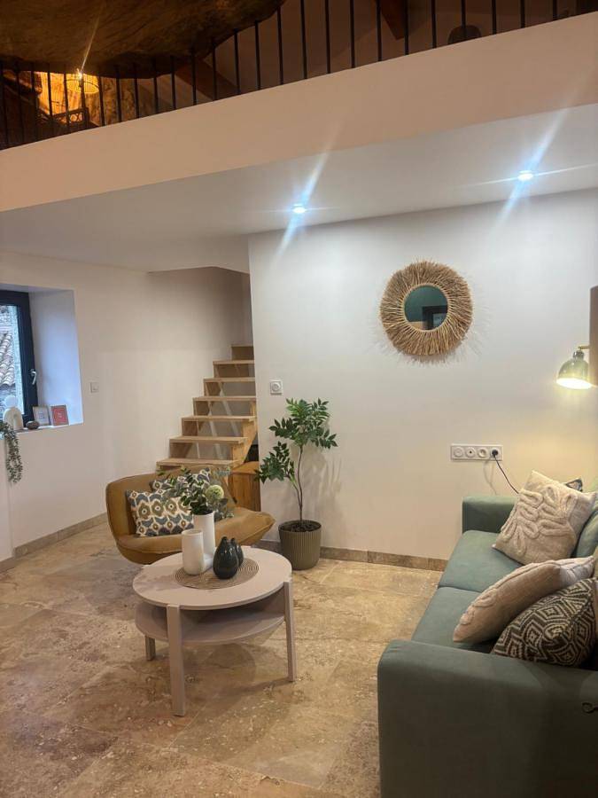 Appartement de vacances pour 3 personnes, avec piscine ainsi que jardin et vue