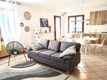 Gîte pour 6 personnes, avec terrasse et vue à Pederobba