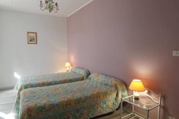 Location de vacances pour 8 personnes, avec jardin et terrasse, animaux acceptés à Roquebrune - 4