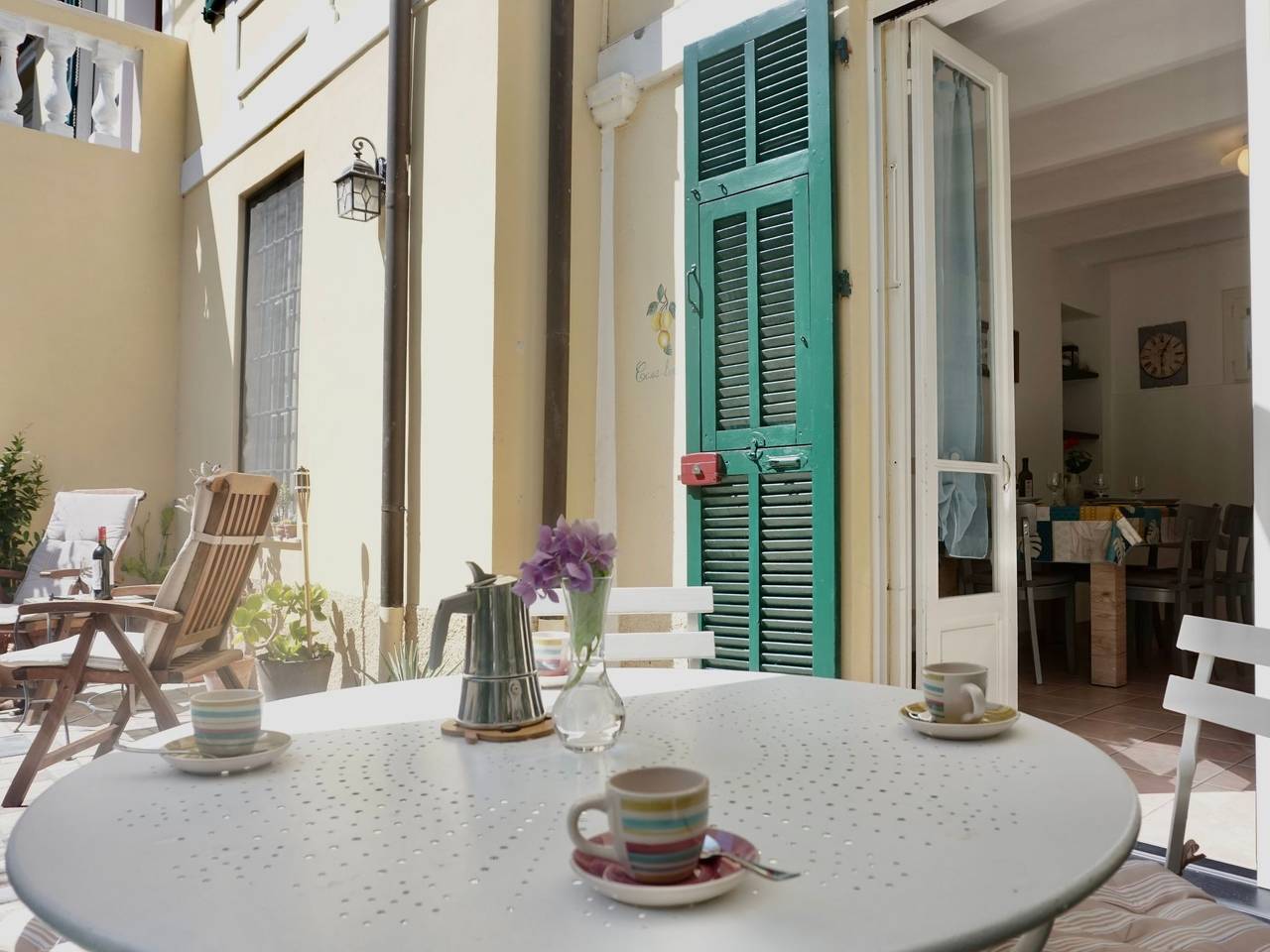 Appartamento intero, Villa in der Stadt-Privatparkplatz-Garten-6Gäste in Vallecrosia, Riviera di Ponente