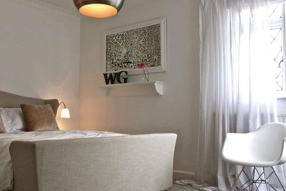 Entire apartment, The White Room, Private, Luxe Suite in Bury St Edmunds, Suffolk