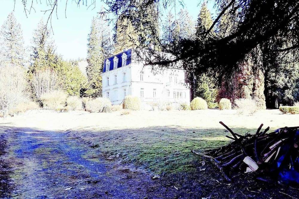 Chateau La Longine in La Longine, Parc naturel régional des Ballons des Vosges