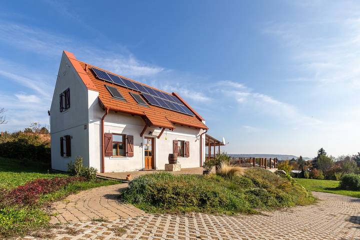 Ferienhaus für 6 Personen, mit Terrasse und Seeblick in Balatonalmadi - 2