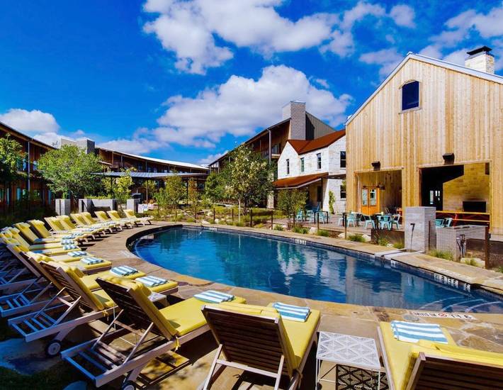 Apartamento para 3 personas, con vistas además de piscina y balcón en Austin