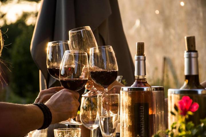 Location de vacances pour 2 personnes, avec piscine et jardin ainsi que vue et terrasse à Minzac - 4