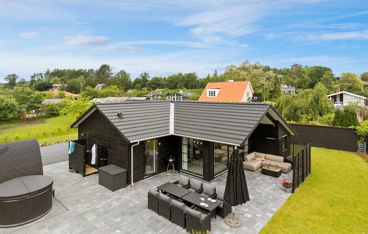 Ferienhaus für 8 Personen, mit Terrasse und Garten sowie Sauna in Lyngsbæk Strand