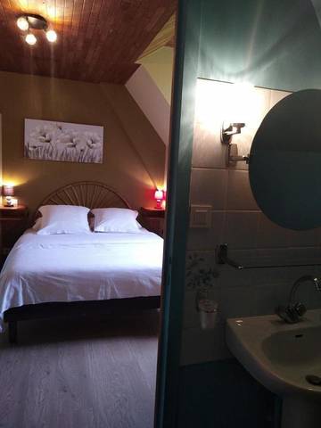 Hôtel pour 4 personnes, avec vue ainsi que jardin et terrasse à Groléjac