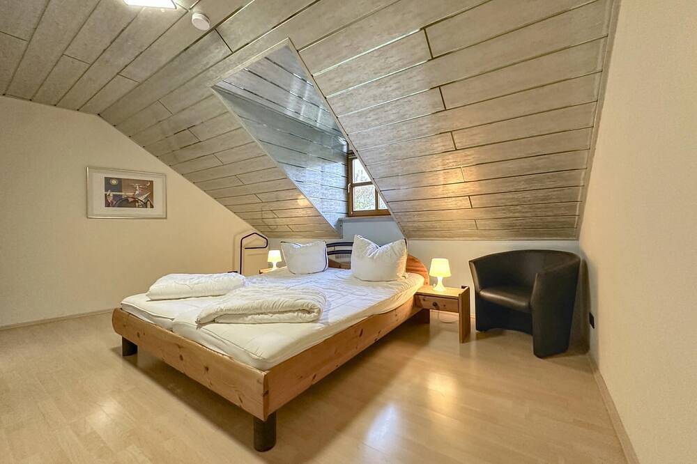 Ganze Wohnung, Geräumige Ferienwohnung in Bayern mit Balkon in Riedenburg, Altmühltal