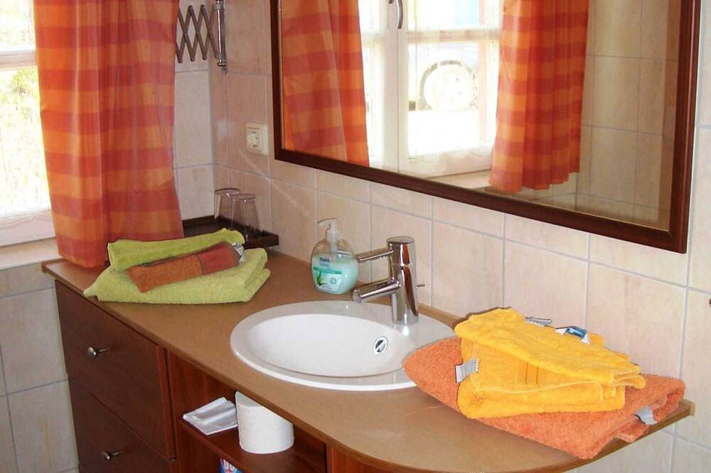 Apartamento entero, Landschek, **** casa de vacaciones The Ulmenhaus - casa de vacaciones medio in Morgenitz, Mellenthin