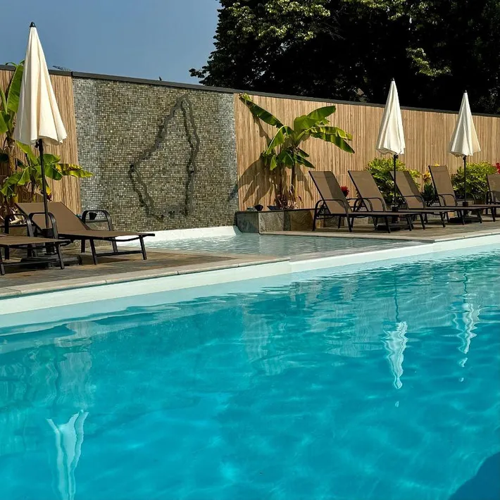Hôtel pour 2 personnes, avec jacuzzi ainsi que terrasse et piscine, animaux acceptés - 1