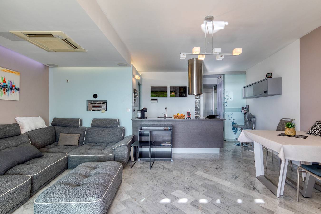 Entire apartment, The Splendid Grande Pyramide with Sea View, Wi-Fi, and Air Conditioning in Le Couchant, La Grande-Motte