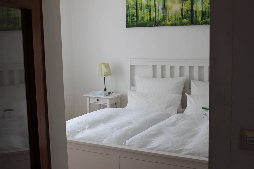 Ganze Wohnung, Charming, spacious 2Br in Böblingen, walk to Lakes, Transit & German Restaurant in Böblingen, Landkreis Böblingen