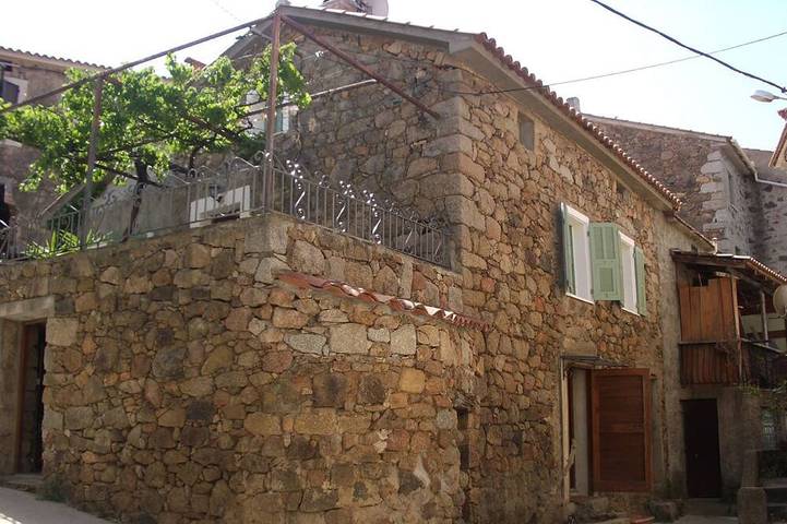 Location de vacances pour 4 personnes, avec terrasse à Sant'Andréa-d'Orcino