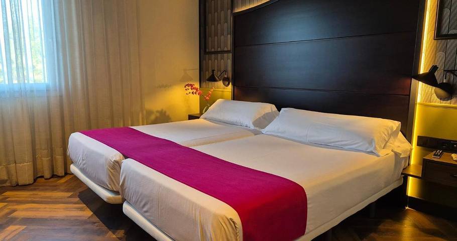 Hotel para 10 personas, con terraza y piscina - 1