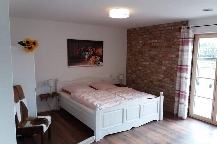 Ganze Wohnung, Wunderschöne helle Ferienwohnung  am Etterer Hof mit grosser  Süd-Terrasse in Feldkirchen-Westerham, Landkreis Rosenheim